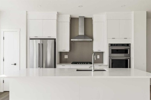 2507 Sovereign Crescent Sw, Calgary, AB - Indoor Photo Showing Kitchen With Upgraded Kitchen