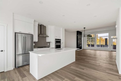 2507 Sovereign Crescent Sw, Calgary, AB - Indoor Photo Showing Kitchen