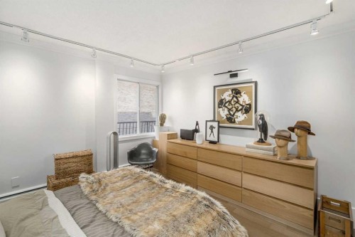 71D-231 Heritage Drive Se, Calgary, AB - Indoor Photo Showing Bedroom