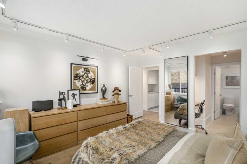 71D-231 Heritage Drive Se, Calgary, AB - Indoor Photo Showing Bedroom