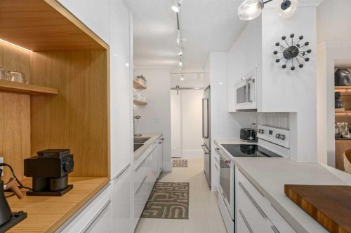 71D-231 Heritage Drive Se, Calgary, AB - Indoor Photo Showing Kitchen