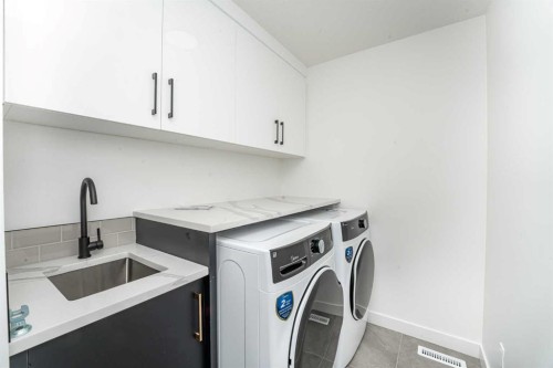 182 Lakewood Crescent, Strathmore, AB - Indoor Photo Showing Laundry Room