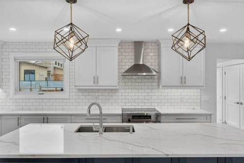 3704 58 Avenue Sw, Calgary, AB - Indoor Photo Showing Kitchen With Upgraded Kitchen