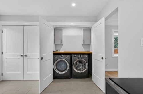 3704 58 Avenue Sw, Calgary, AB - Indoor Photo Showing Laundry Room