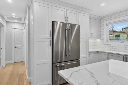 3704 58 Avenue Sw, Calgary, AB - Indoor Photo Showing Kitchen