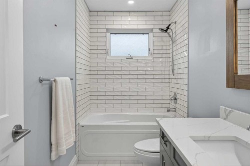 3704 58 Avenue Sw, Calgary, AB - Indoor Photo Showing Bathroom