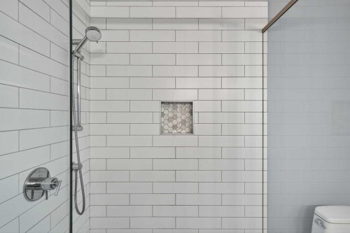 3704 58 Avenue Sw, Calgary, AB - Indoor Photo Showing Bathroom