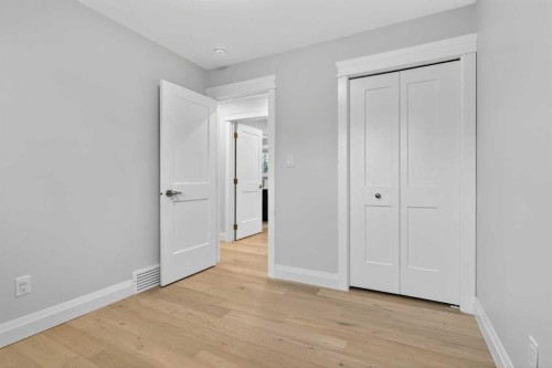 3704 58 Avenue Sw, Calgary, AB - Indoor Photo Showing Other Room