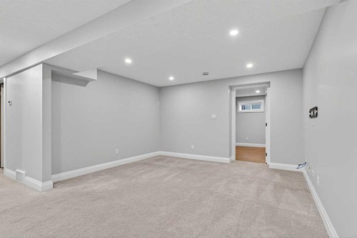 3704 58 Avenue Sw, Calgary, AB - Indoor