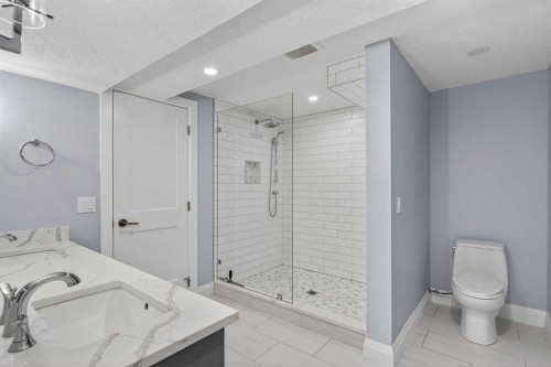 3704 58 Avenue Sw, Calgary, AB - Indoor Photo Showing Bathroom