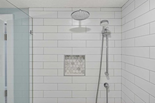 3704 58 Avenue Sw, Calgary, AB - Indoor Photo Showing Bathroom