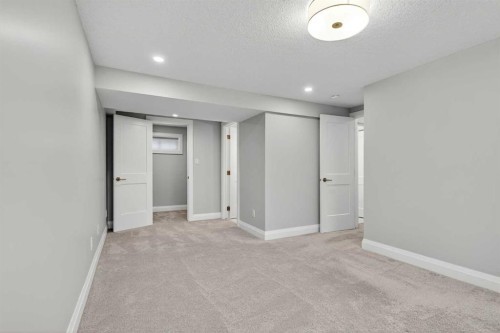 3704 58 Avenue Sw, Calgary, AB - Indoor