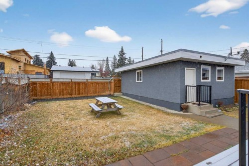 3704 58 Avenue Sw, Calgary, AB - Outdoor