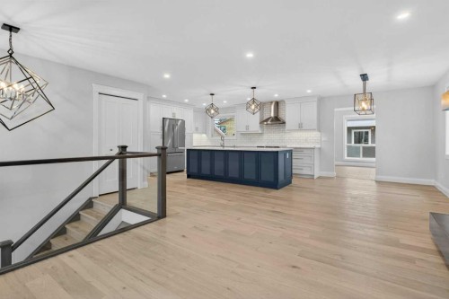 3704 58 Avenue Sw, Calgary, AB - Indoor Photo Showing Kitchen With Upgraded Kitchen