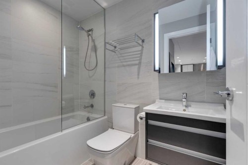 801-930 16 Avenue Sw, Calgary, AB - Indoor Photo Showing Bathroom