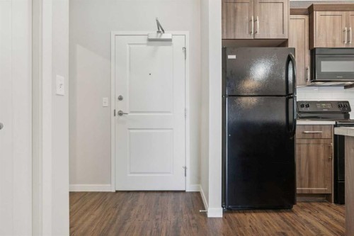 9314-101 Sunset Drive, Cochrane, AB - Indoor Photo Showing Kitchen