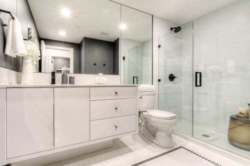 114-8505 Broadcast Avenue Sw, Calgary, AB - Indoor Photo Showing Bathroom