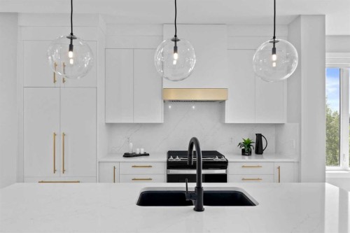 501-8155 8 Avenue Sw, Calgary, AB - Indoor Photo Showing Kitchen With Double Sink With Upgraded Kitchen