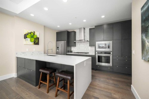 303-11 Burma Star Road Sw, Calgary, AB - Indoor Photo Showing Kitchen With Upgraded Kitchen