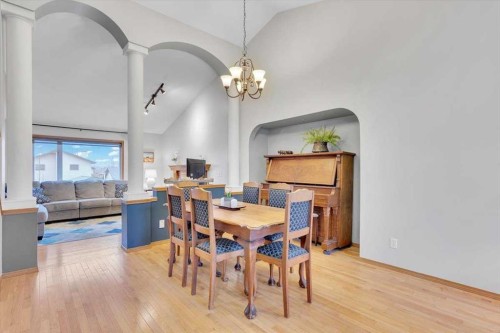 507 Sheep River Close, Okotoks, AB - Indoor Photo Showing Dining Room