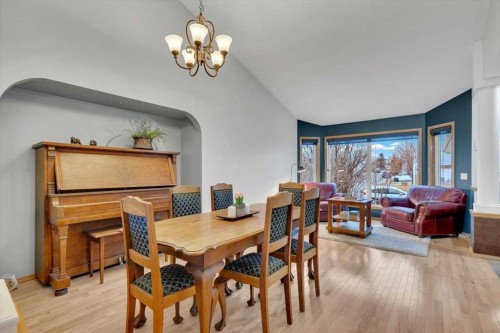 507 Sheep River Close, Okotoks, AB - Indoor Photo Showing Dining Room
