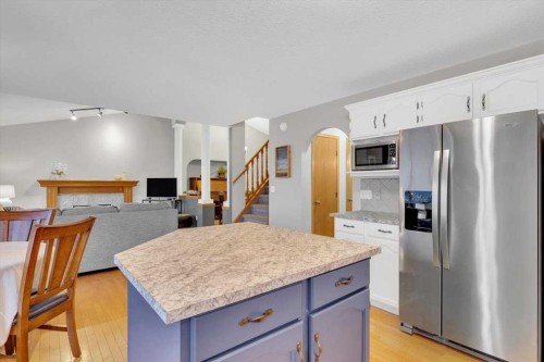 507 Sheep River Close, Okotoks, AB - Indoor Photo Showing Kitchen