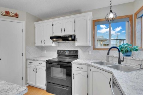 507 Sheep River Close, Okotoks, AB - Indoor Photo Showing Kitchen With Double Sink