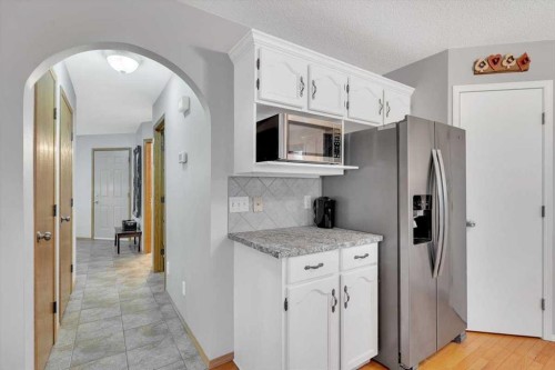 507 Sheep River Close, Okotoks, AB - Indoor Photo Showing Kitchen