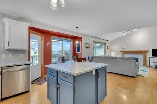 507 Sheep River Close, Okotoks, AB - Indoor Photo Showing Kitchen