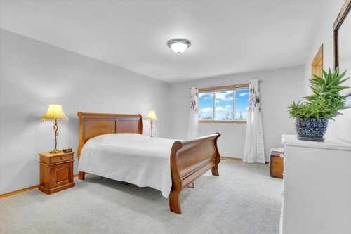 507 Sheep River Close, Okotoks, AB - Indoor Photo Showing Bedroom