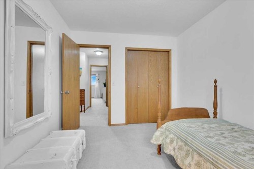 507 Sheep River Close, Okotoks, AB - Indoor Photo Showing Bedroom