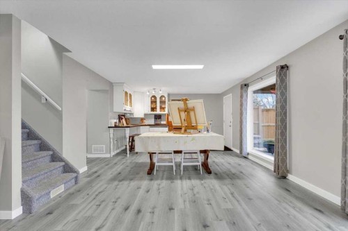 507 Sheep River Close, Okotoks, AB - Indoor Photo Showing Dining Room