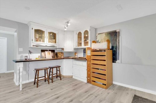 507 Sheep River Close, Okotoks, AB - Indoor Photo Showing Kitchen