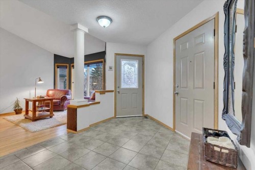 507 Sheep River Close, Okotoks, AB - Indoor Photo Showing Other Room