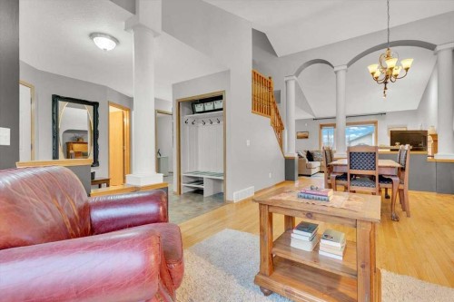 507 Sheep River Close, Okotoks, AB - Indoor Photo Showing Living Room