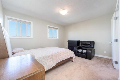 220 Bayside Point Sw, Airdrie, AB - Indoor Photo Showing Bedroom