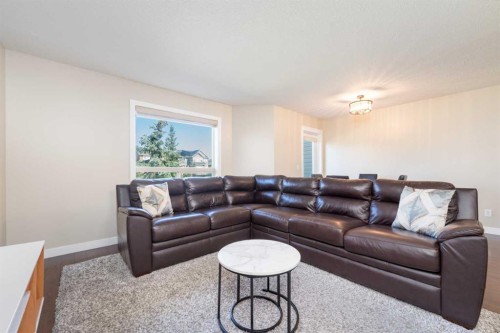 220 Bayside Point Sw, Airdrie, AB - Indoor Photo Showing Living Room