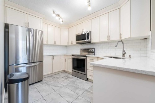 220 Bayside Point Sw, Airdrie, AB - Indoor Photo Showing Kitchen With Upgraded Kitchen