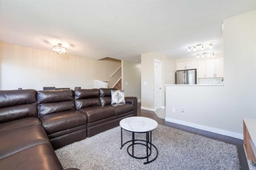 220 Bayside Point Sw, Airdrie, AB - Indoor Photo Showing Living Room