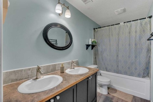 6 Morningside Landing Sw, Airdrie, AB - Indoor Photo Showing Bathroom