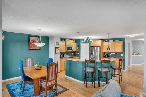 6 Morningside Landing Sw, Airdrie, AB - Indoor Photo Showing Dining Room