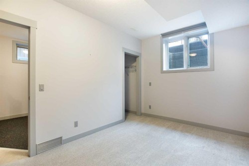 715 32 Street Nw, Calgary, AB - Indoor Photo Showing Other Room