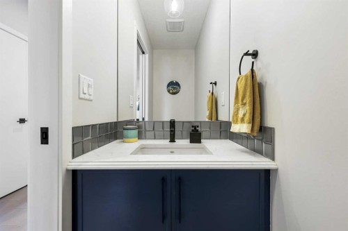 709 Marine Drive Se, Calgary, AB - Indoor Photo Showing Bathroom