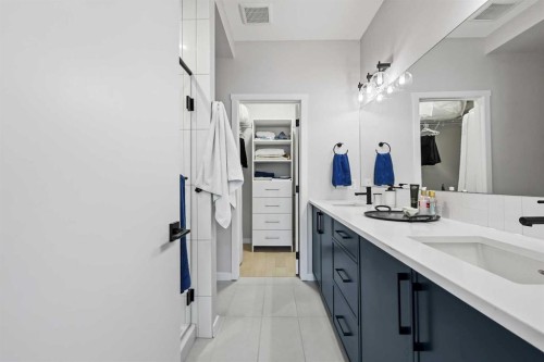 709 Marine Drive Se, Calgary, AB - Indoor Photo Showing Bathroom