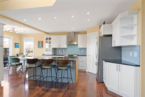 27 Gleneagles Terrace, Cochrane, AB - Indoor Photo Showing Kitchen