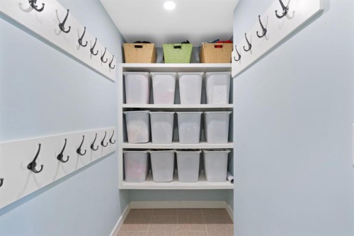 27 Gleneagles Terrace, Cochrane, AB -  Photo Showing Laundry Room