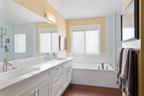 27 Gleneagles Terrace, Cochrane, AB - Indoor Photo Showing Bathroom
