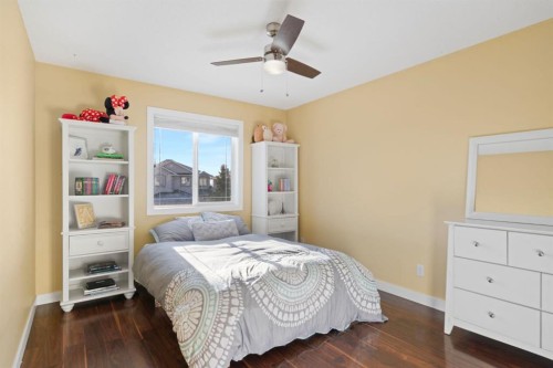 27 Gleneagles Terrace, Cochrane, AB - Indoor Photo Showing Bedroom