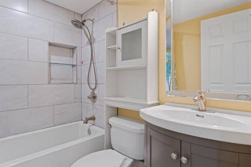 27 Gleneagles Terrace, Cochrane, AB - Indoor Photo Showing Bathroom