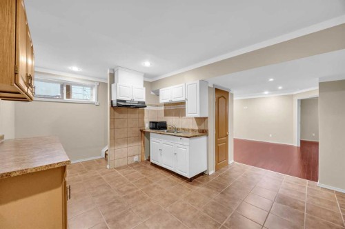 109 Bridlerange Place Sw, Calgary, AB - Indoor Photo Showing Kitchen